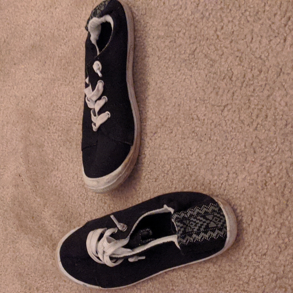 Black and white shoes. Size 8